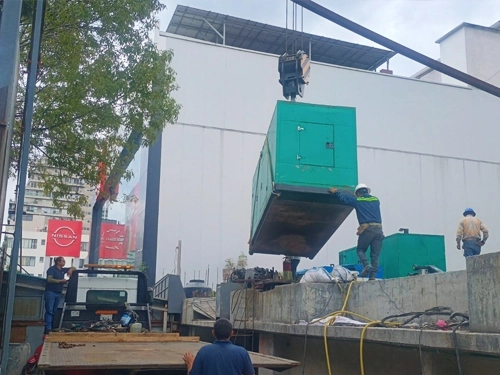 Planta de emergencia en nave industrial